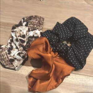 American Eagle scrunchie set NWT